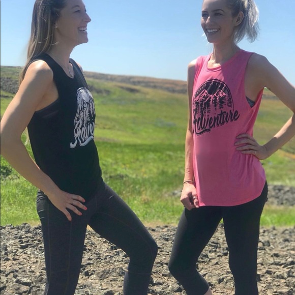 Adventure graphic tank top in black or pink - Picture 4 of 4